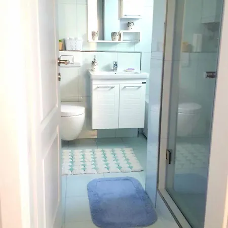 Esha Apartment *