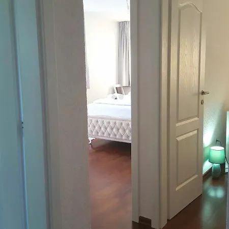 Esha Apartment *