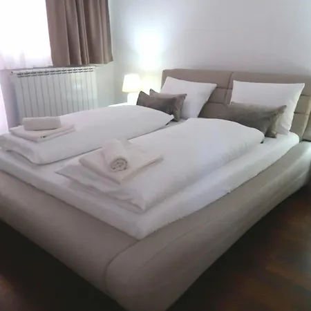 Esha Apartmán